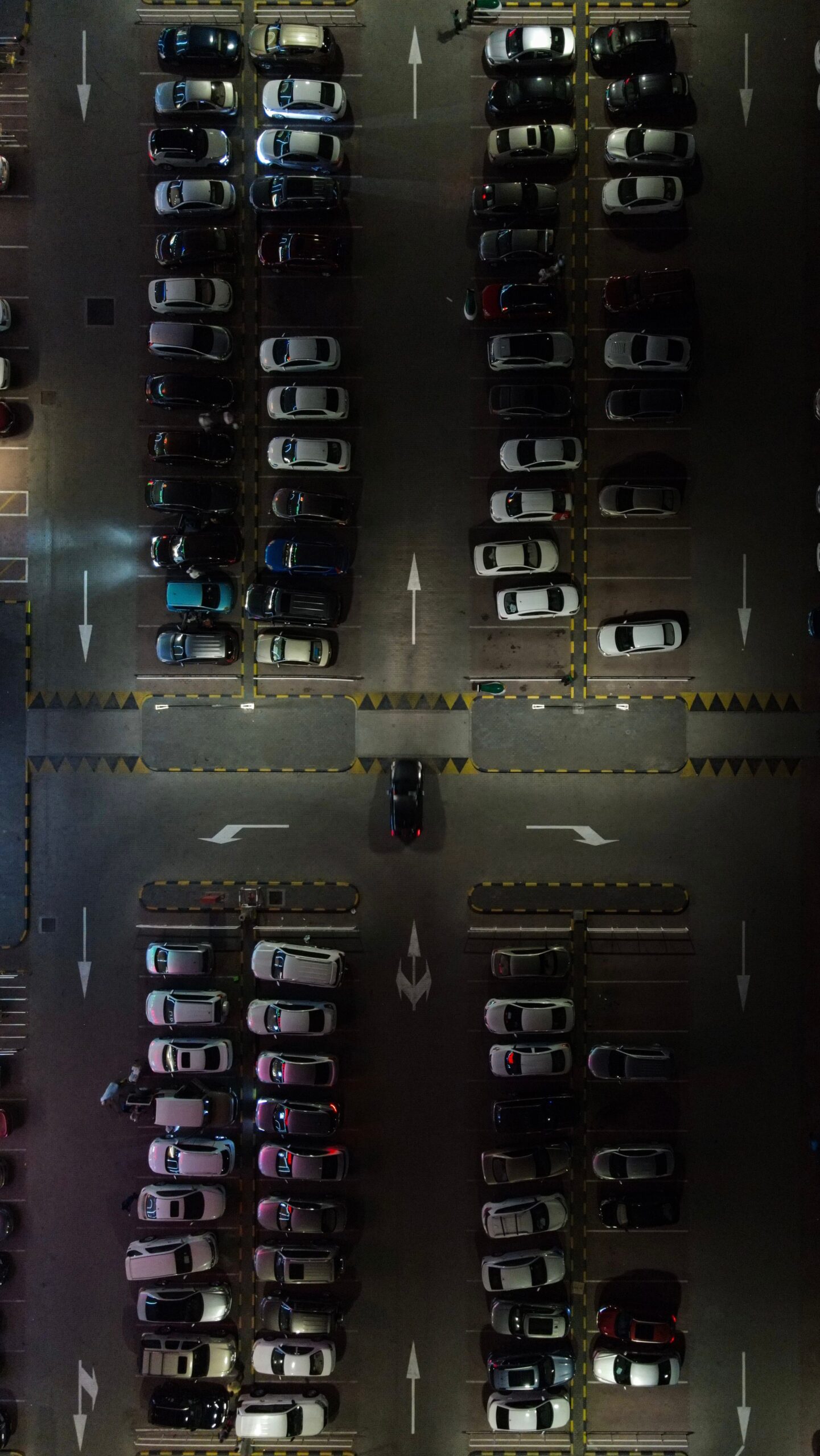 Opłaty za parking w kosztach firmy – jak prawidłowo rozliczyć wydatek?